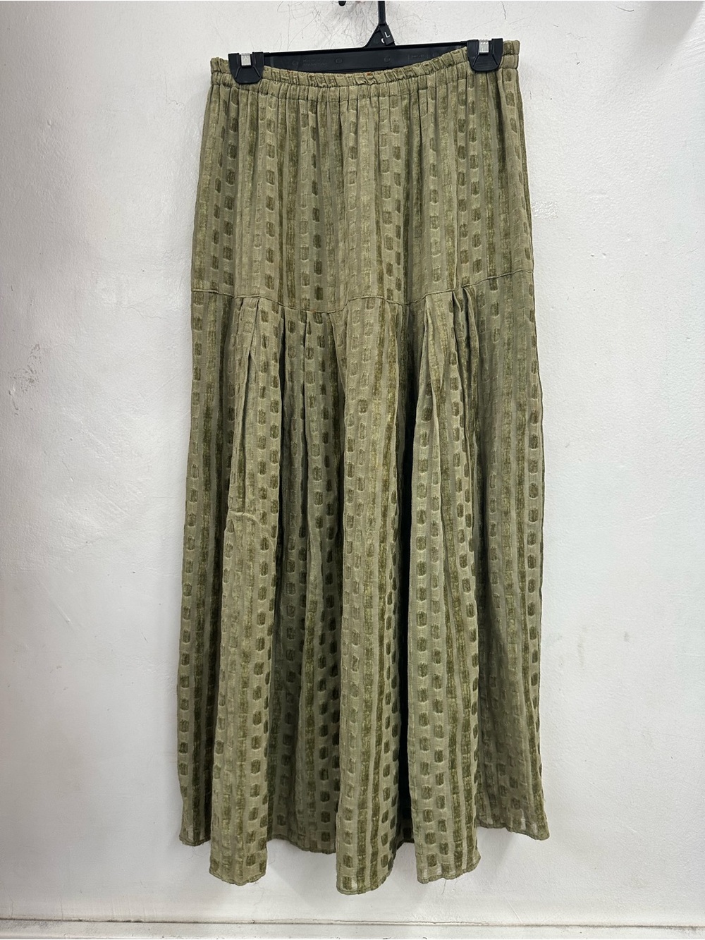 Vintage green textured skirt size medium made in USA rayon material vintage Y2K